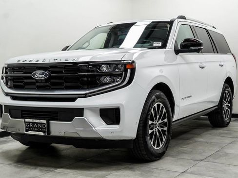 Used 2025 Ford Expedition Platinum AWD/4WD image 6