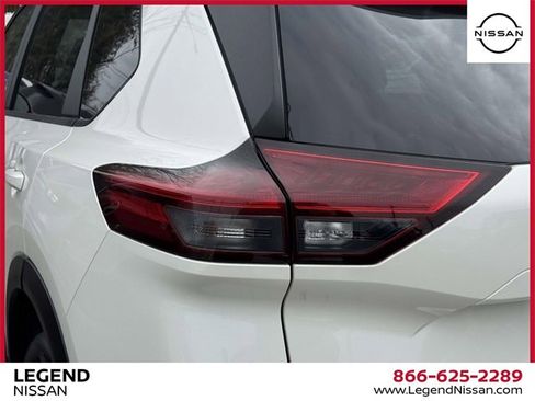 Used 2023 Nissan Rogue SV image 11