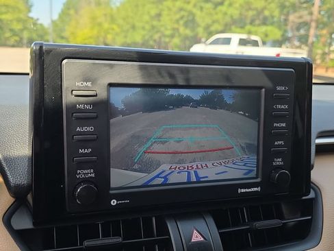Used 2020 Toyota RAV4 LE w/ All Weather Liner Package AWD/4WD image 17