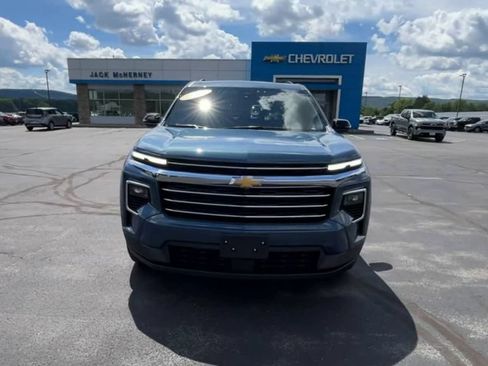 Used 2025 Chevrolet Traverse LT w/ Sun and Wheel Package AWD/4WD image 3