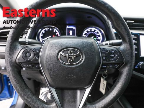 Used 2019 Toyota Camry LE image 10