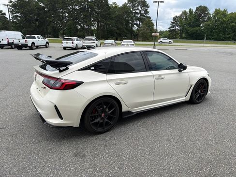 Used 2024 Honda Civic Type R image 9