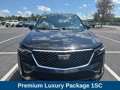 Used 2021 Cadillac XT6 Premium Luxury FWD image 3