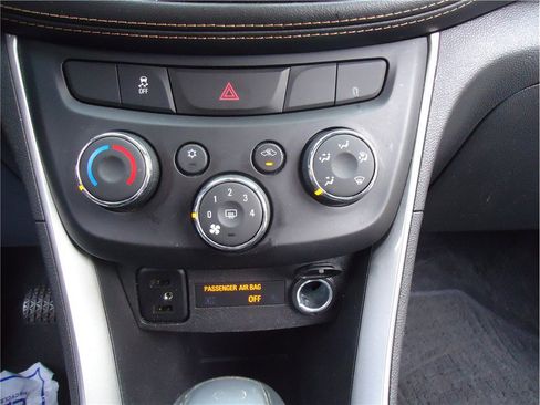 Used 2019 Chevrolet Trax LT w/ LT Convenience Package AWD/4WD image 23