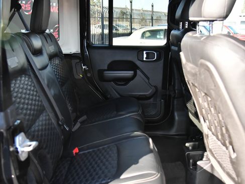 Used 2019 Jeep Wrangler Unlimited Rubicon image 40