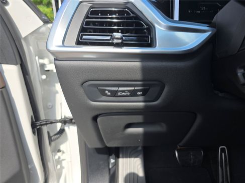 New 2026 BMW X5 xDrive40i w/ M Sport Package AWD/4WD image 33