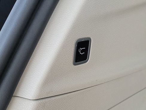 Used 2023 Chrysler Pacifica Touring-L FWD image 26