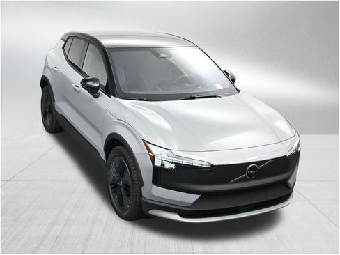 New 2026 Volvo EX30 Cross Country Ultra w/ Protection Package Premier AWD/4WD image 19