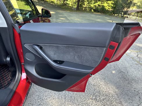 Used 2021 Tesla Model Y Long Range image 15