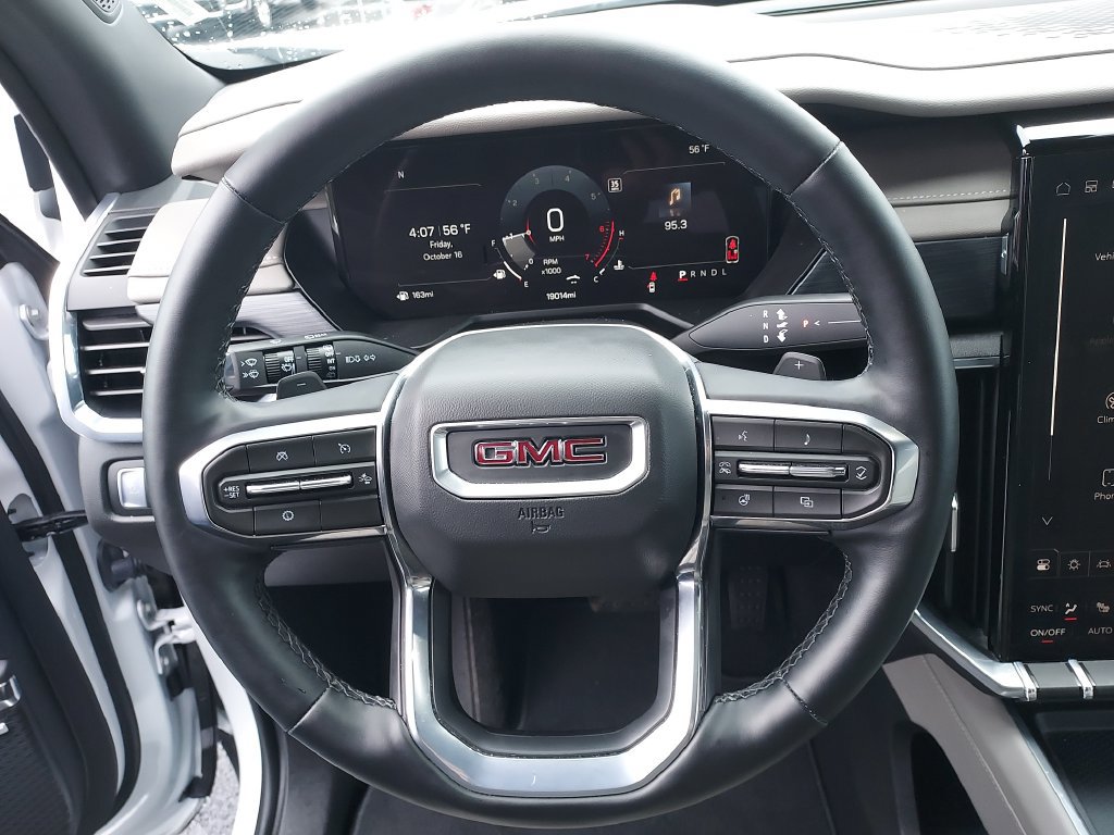 Used 2026 GMC Acadia Elevation w/ Elevation Premium Package FWD image 17