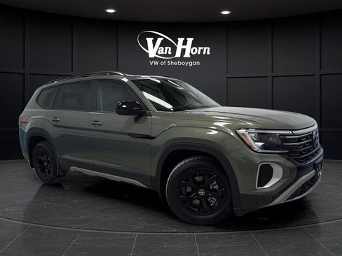 Used 2024 Volkswagen Atlas Peak Edition SE image 1