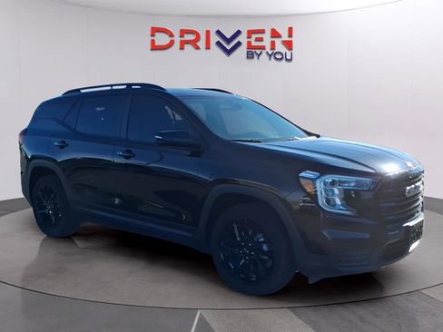 Used 2023 GMC Terrain SLE w/ Elevation Edition image 7