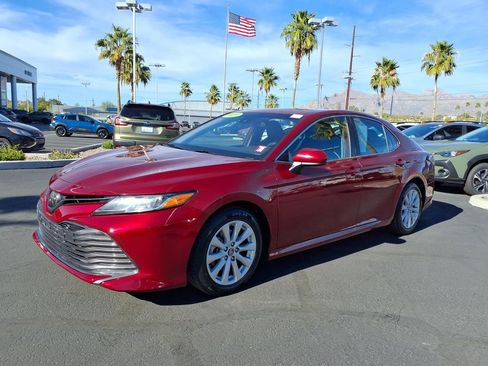 Used 2019 Toyota Camry LE image 8