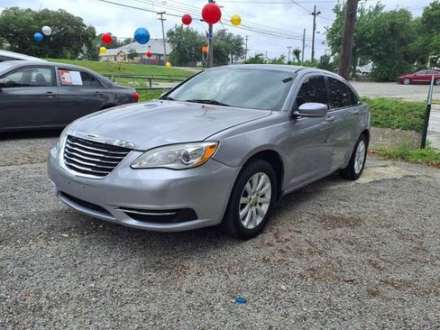 Used 2014 Chrysler 200 Touring image 3
