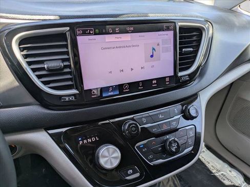 Used 2022 Chrysler Pacifica Touring-L FWD image 12