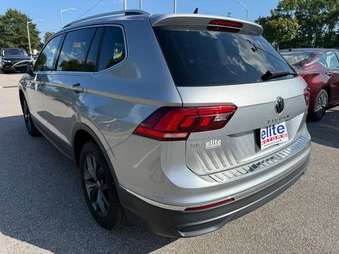 Used 2023 Volkswagen Tiguan SE w/ Panoramic Sunroof Package AWD/4WD image 5
