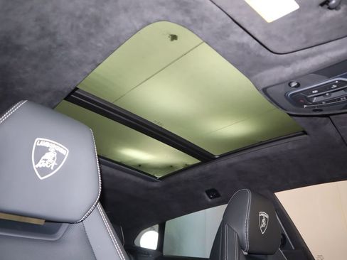 Used 2022 Lamborghini Urus image 19