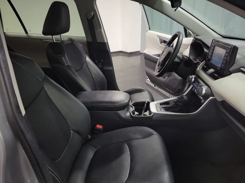 Used 2020 Toyota RAV4 XLE FWD image 29