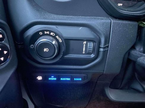 Used 2024 Jeep Wrangler Unlimited Sahara w/ Technology Group image 20