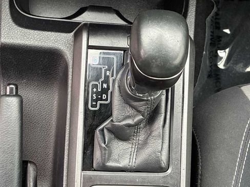 Used 2021 Toyota Tacoma TRD Off-Road w/ Technology Package AWD/4WD image 19