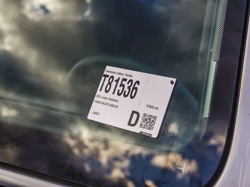 Used 2023 Jeep Gladiator Sport image 32