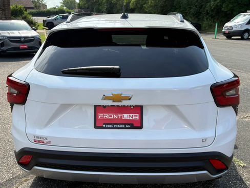Used 2025 Chevrolet Trax LT FWD image 8