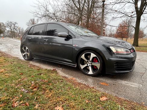 Used 2017 Volkswagen GTI SE image 7