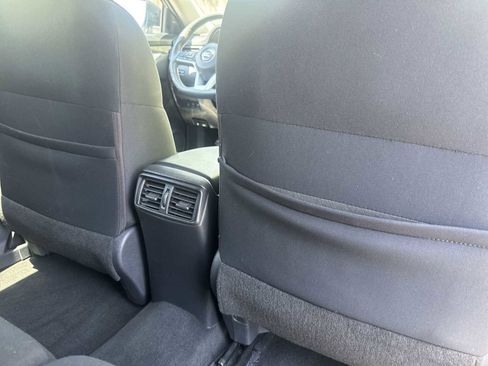 Used 2017 Nissan Rogue SV AWD/4WD image 16