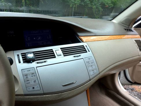 Used 2006 Toyota Avalon XLS FWD image 15