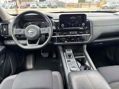Used 2024 Nissan Pathfinder SV AWD/4WD image 12