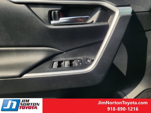 Used 2022 Toyota RAV4 XLE Premium AWD/4WD image 24
