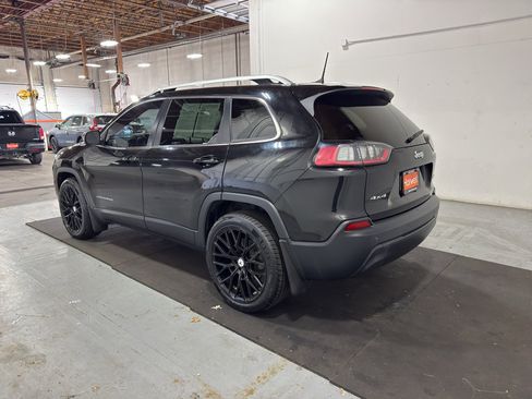 Used 2019 Jeep Cherokee Latitude Plus w/ Comfort/Convenience Group AWD/4WD image 6