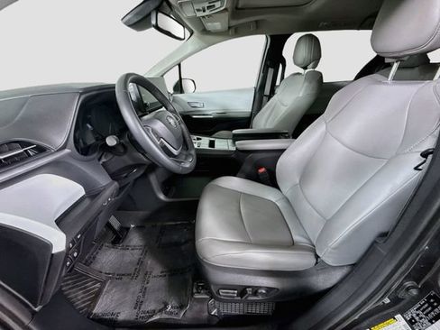 Certified 2025 Toyota Sienna XLE FWD image 22
