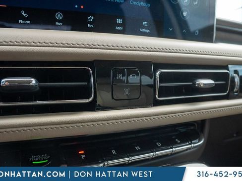 Used 2022 Lincoln Nautilus Reserve AWD/4WD image 9