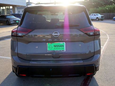 Certified 2025 Nissan Rogue SV w/ SV Premium Package FWD image 7