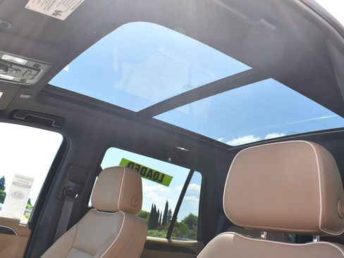 Used 2024 Chevrolet Tahoe Premier w/ Premium Package AWD/4WD image 18