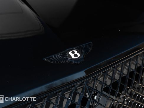 Used 2025 Bentley Bentayga AWD/4WD image 4