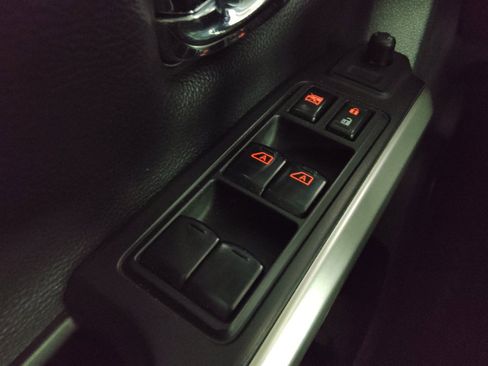 Used 2017 Nissan Titan SV RWD image 27
