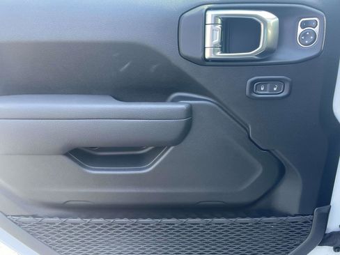 New 2025 Jeep Gladiator Sport image 28