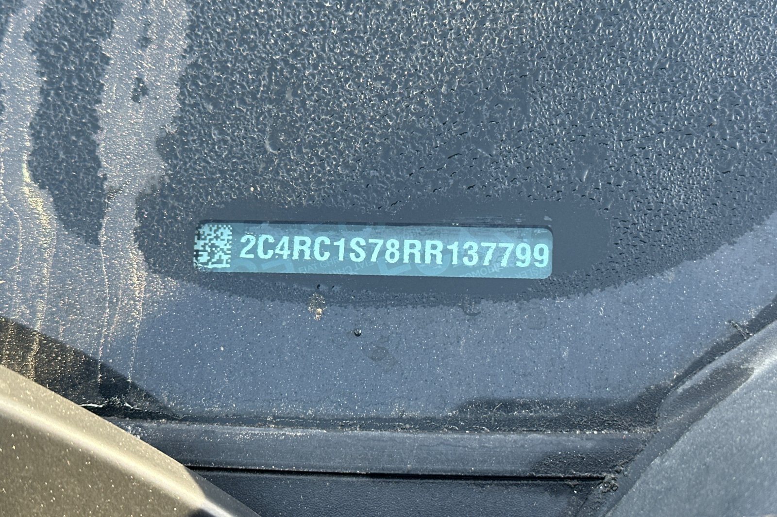 Used 2024 Chrysler Pacifica Limited FWD image 2