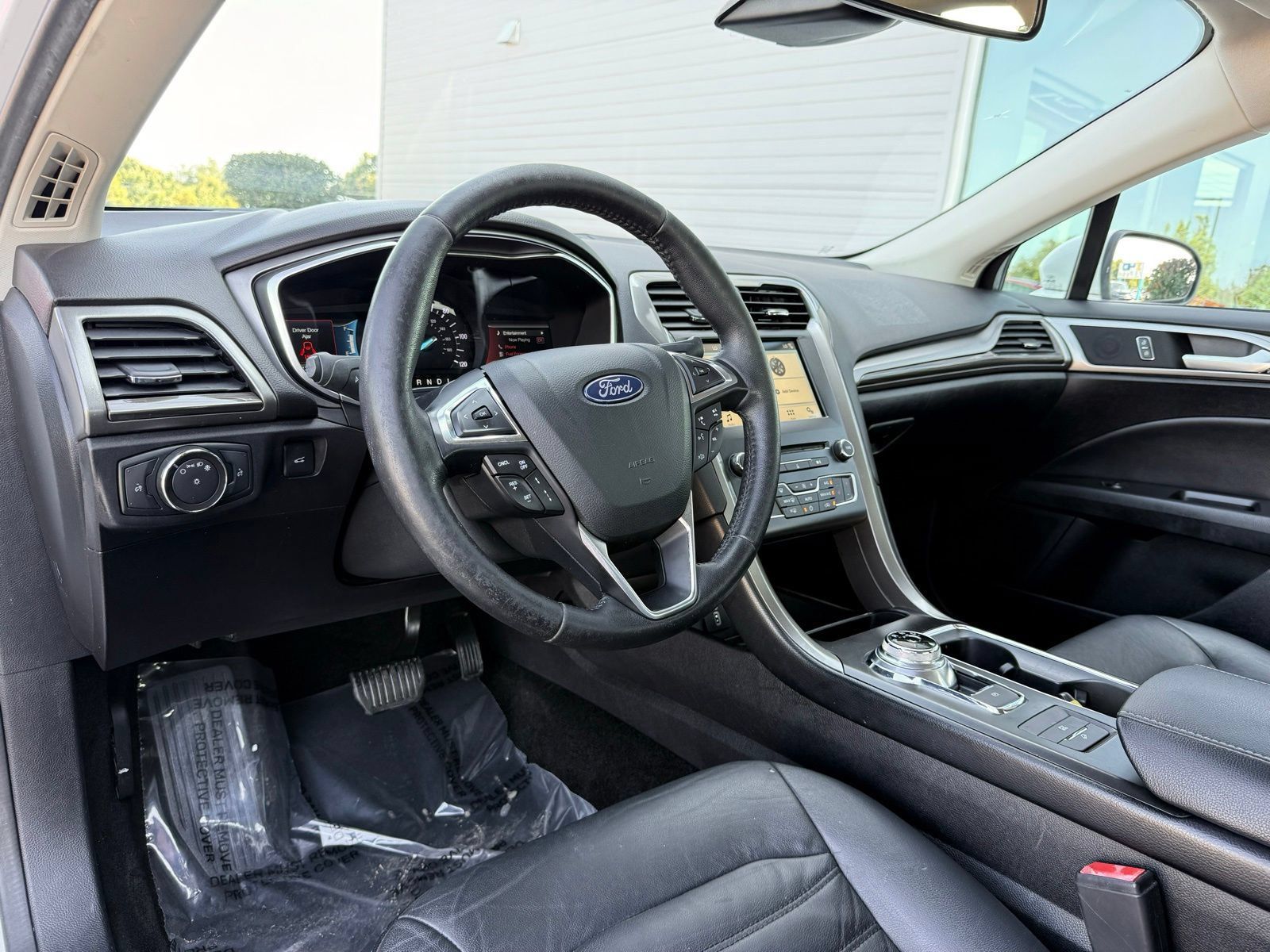 Used 2018 Ford Fusion SE w/ Equipment Group 602A FWD image 14
