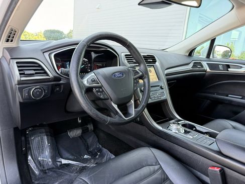 Used 2018 Ford Fusion SE w/ Equipment Group 602A FWD image 14