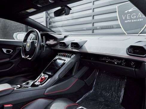Used 2020 Lamborghini Huracan EVO image 39
