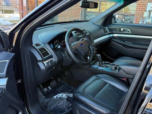 Used 2016 Ford Explorer XLT w/ Equipment Group 202A image 30