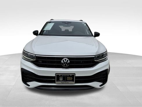 Used 2022 Volkswagen Tiguan SE R-Line image 3