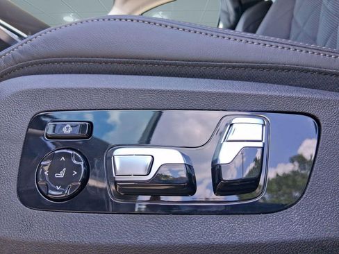 Used 2026 BMW X7 xDrive40i w/ Executive Package image 18