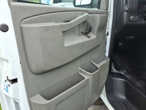 Used 2021 GMC Savana 2500 Extended w/ Driver Convenience Package RWD image 15