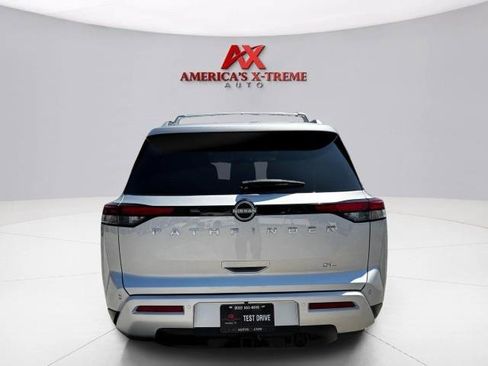 Used 2023 Nissan Pathfinder SL w/ SL Premium Package FWD image 5