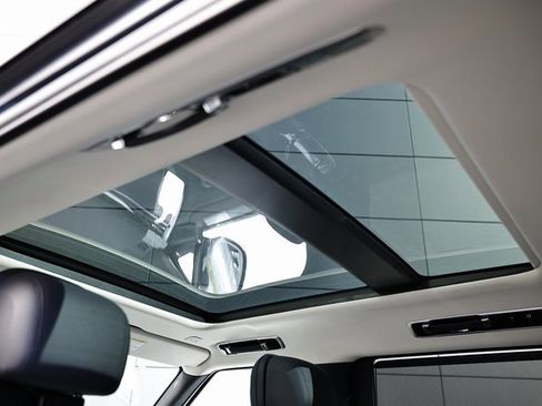 New 2025 Land Rover Range Rover Long Wheelbase SE image 19