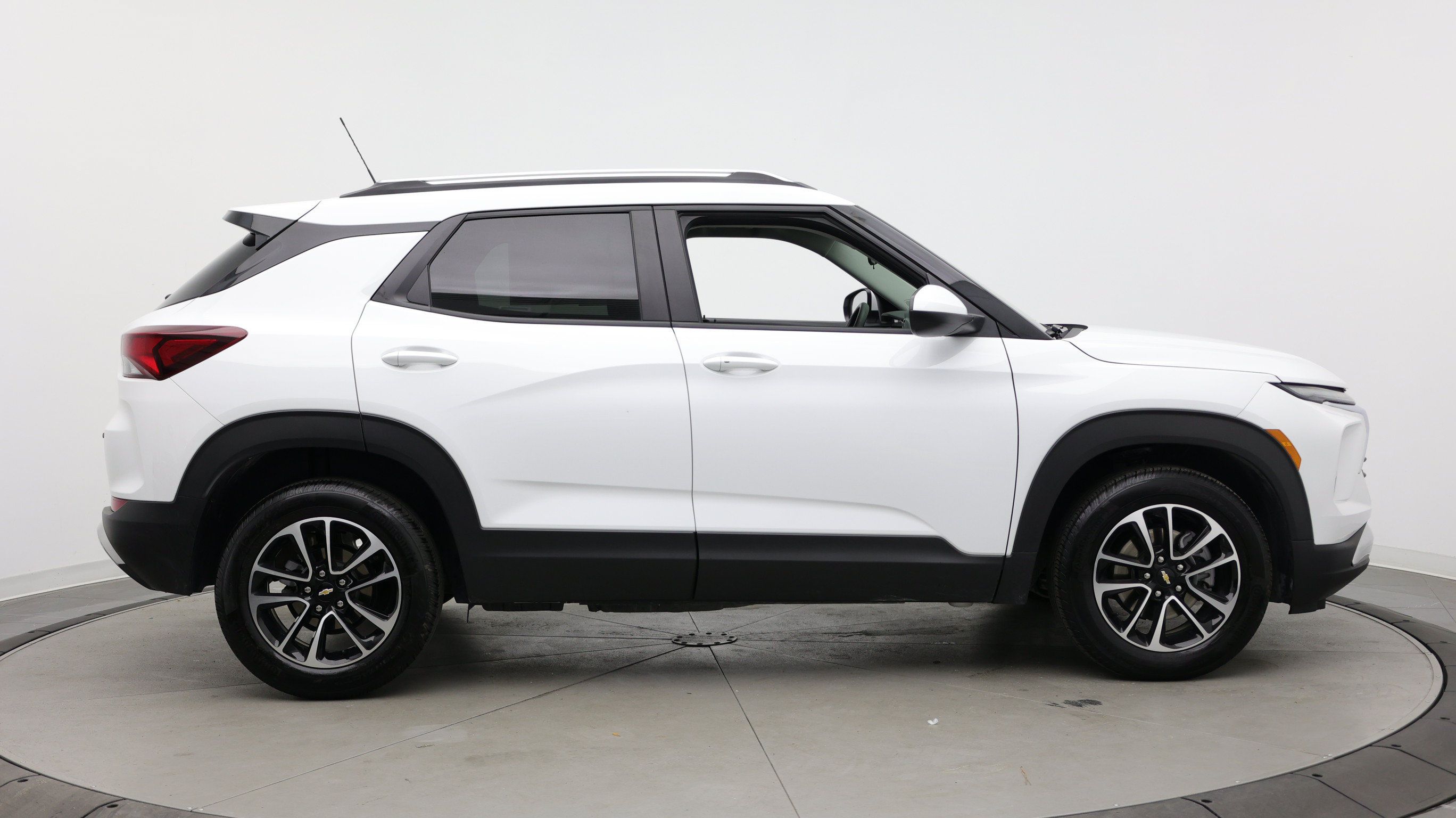 Used 2026 Chevrolet TrailBlazer LT FWD image 8